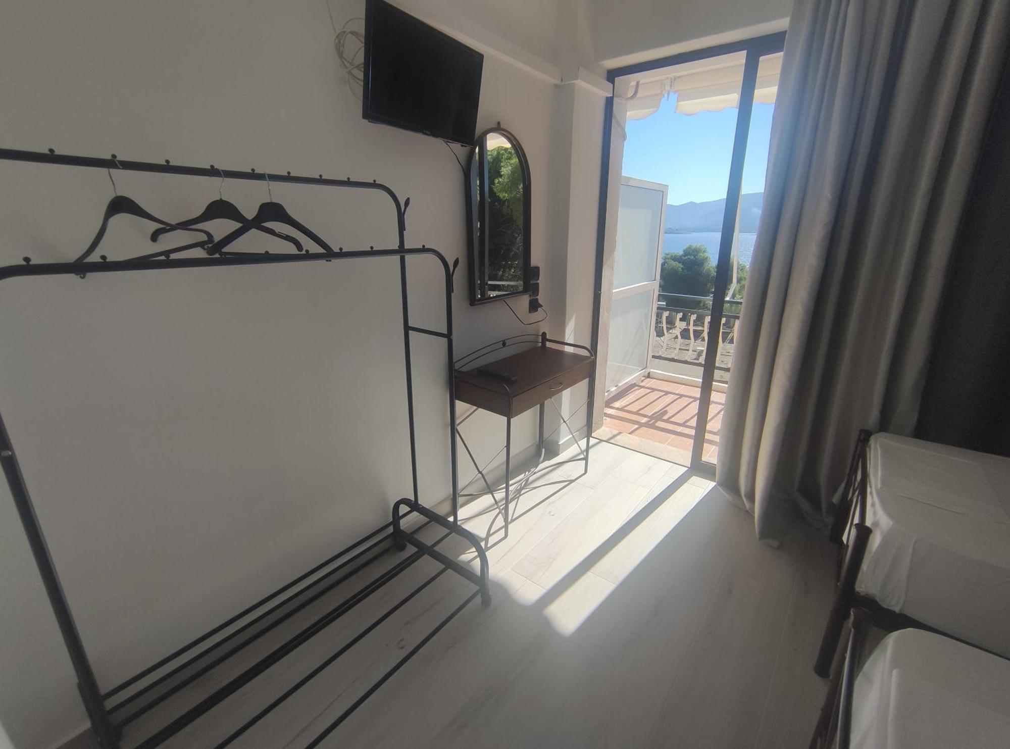 Lions 2 Studios & Apartments, Poros Island. Poros Town Ngoại thất bức ảnh